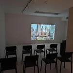 호텔 Hello - Free Parking And Pet Friendly 플로브디프