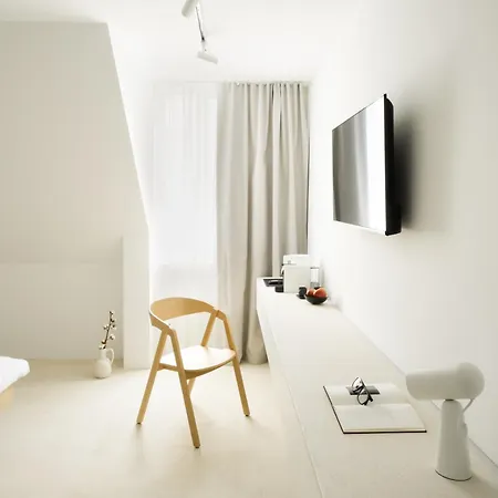 Hotel Hello - Free Parking And Pet Friendly 3*