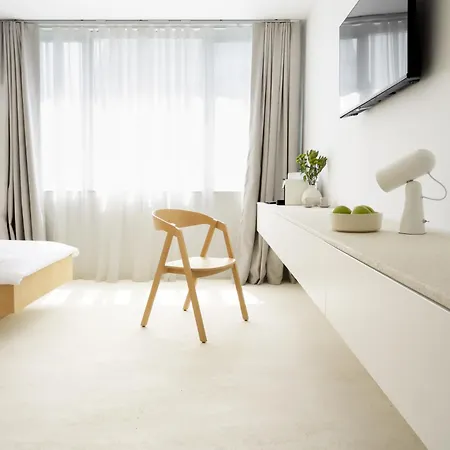 Hello - Free Parking And Pet Friendly Hotel