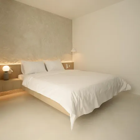 Hello - Free Parking And Pet Friendly 3*
