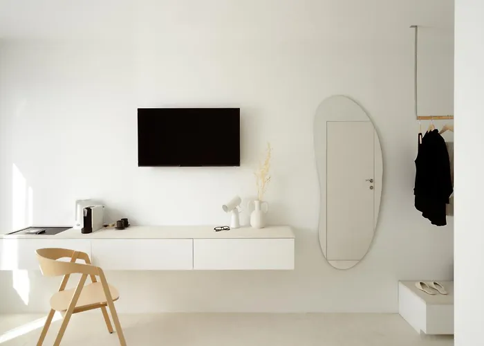 Отель Hello - Free Parking And Pet Friendly