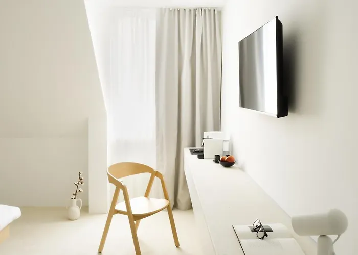 Отель Hello - Free Parking And Pet Friendly 3*