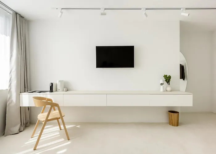 Отель Hello - Free Parking And Pet Friendly 3*